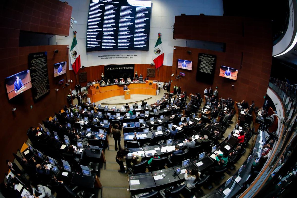 Comparecí ante el <a href="/senadomexicano/">Senado de México</a> para informar sobre los avances de la política educativa durante este primer año del gobierno de nuestra presidenta <a href="/Claudiashein/">Claudia Sheinbaum Pardo</a>.

Vivimos tiempos extraordinarios para la educación pública en México porque justamente es el eje de la