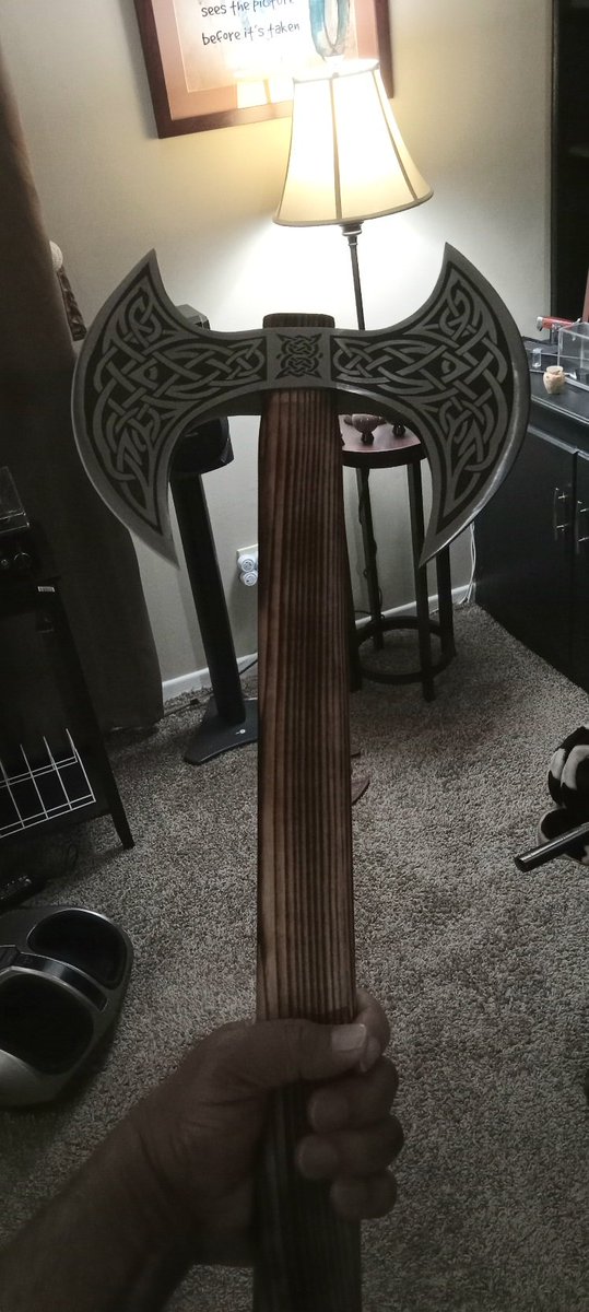 MrBGray2's tweet photo. @dhelsadell 100% sharpness Viking battle ax. 🤔 https://t.co/CfXeeh99AQ
