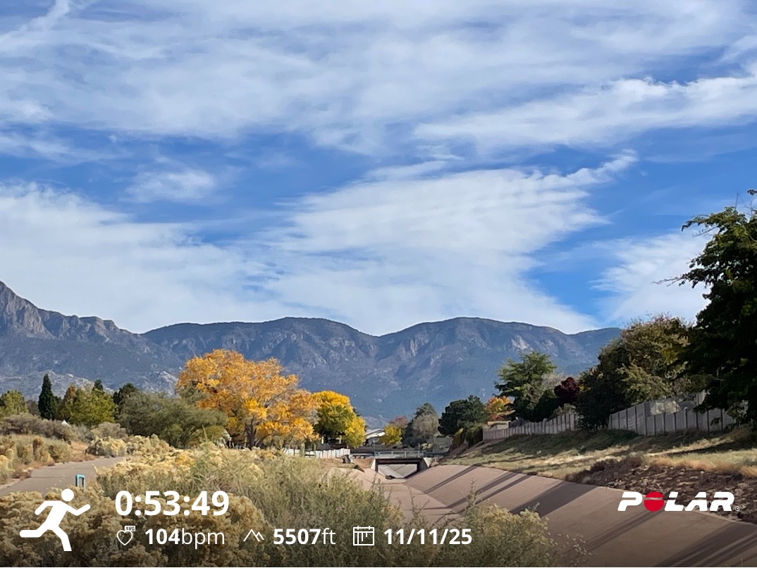Howtobefit's tweet image. One of the many great things about New Mexico is that you can live near a mountain that will have snow on it and still be running in shorts below 6,000&apos;. We&apos;ll see if there is some white on the Sandias over the weekend!