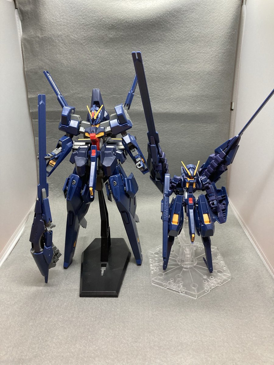 HG ガンダムTR-6［ハイゼンスレイⅡ］
前回作ったガンダムTR-6［ヘイズルⅡ］と比較。
同じ素体でこの体格差。