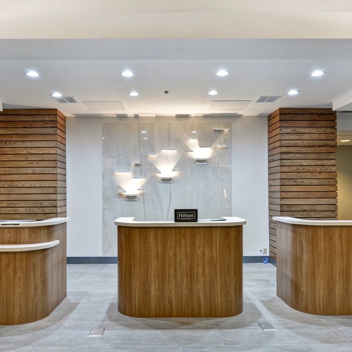 EmbassyOrlando's tweet image. Need help during your #stay? 🏨 Our welcoming #frontdesk team is always on standby to assist with anything you need, from #localtips and #directions to special #requests. We’re here to make your visit as easy and enjoyable as possible!
 bit.ly/2NTQamk