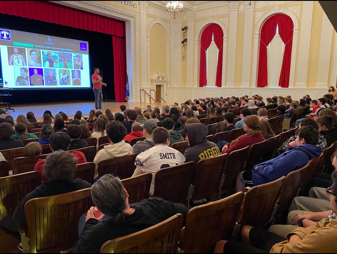 SameHere_Global's tweet photo. Thx to Ticonderoga school district, not far from Lake George for hosting us - #SameHere professional developments w the teachers, & assembly programs with 7-12th graders, PreK-2nd, & 3rd-6th. Different ages - same message: trauma/life challenges impact ALL of us #5in5. @TheoFleury14 #JacksFund
