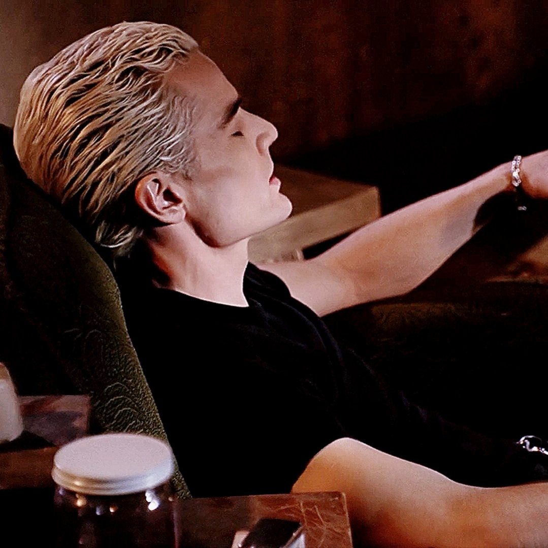 Let's extract the script from these screenshots.
Yeahhh... 🫦