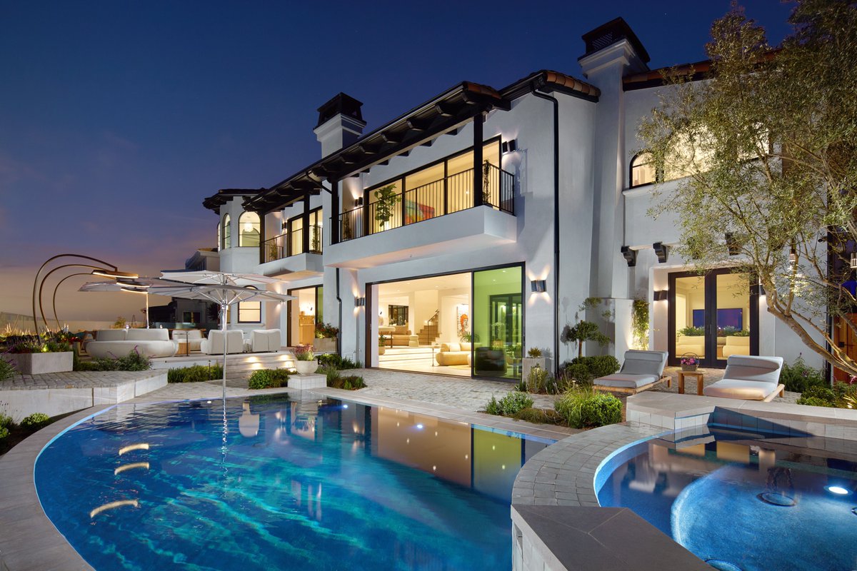 Views. Hues. Seaside Muse. 🌅

17 Muir Beach Circle, Newport Beach, CA 92625
$15,900,000 | 4 Beds, 4 Baths, 3 Half Baths

Represented by Andre White &amp; John Cain
949.378.9653 | andre.white@pacificsir.com
714.655.8940 | jcain@pacificsir.com