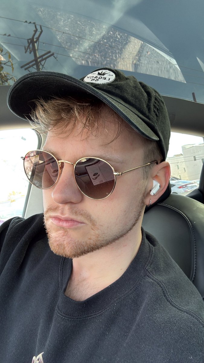 GetMerty's tweet image. experimenting with facial hair