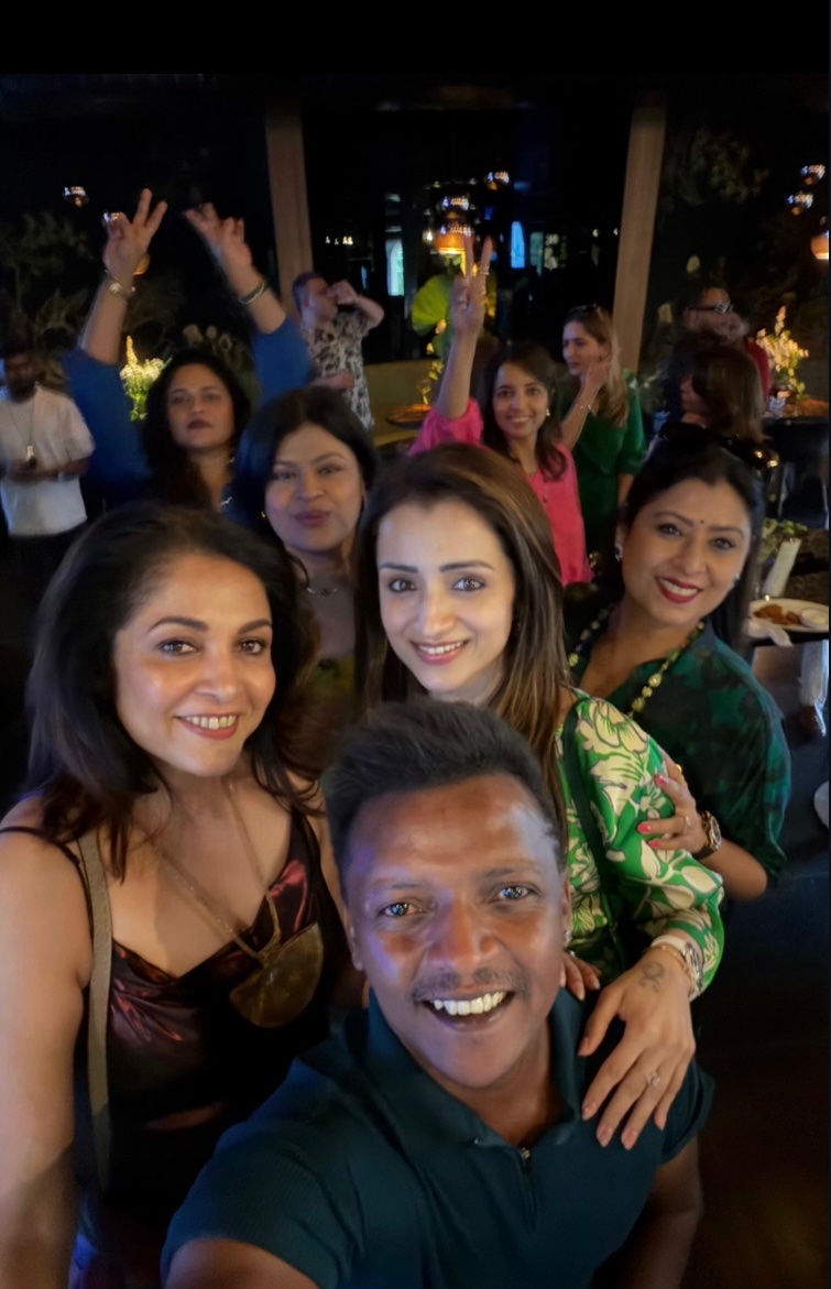 rycbar_NINENINE's tweet image. Another set of pics of Trisha &amp;amp; her friends from last weekend ✨❤️🧿

@trishtrashers #Trisha❤️🧿