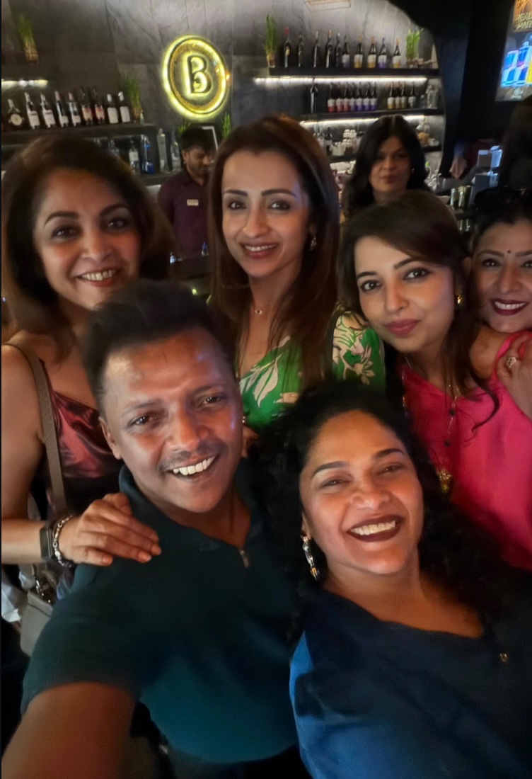 rycbar_NINENINE's tweet image. Another set of pics of Trisha &amp;amp; her friends from last weekend ✨❤️🧿

@trishtrashers #Trisha❤️🧿
