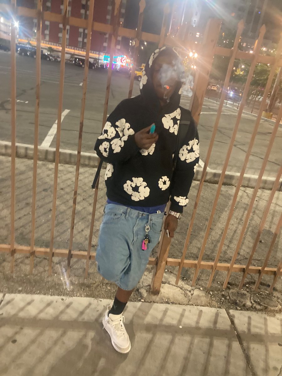 LulTweez's tweet photo. Free durk lol https://t.co/3AIdCqb8ve
