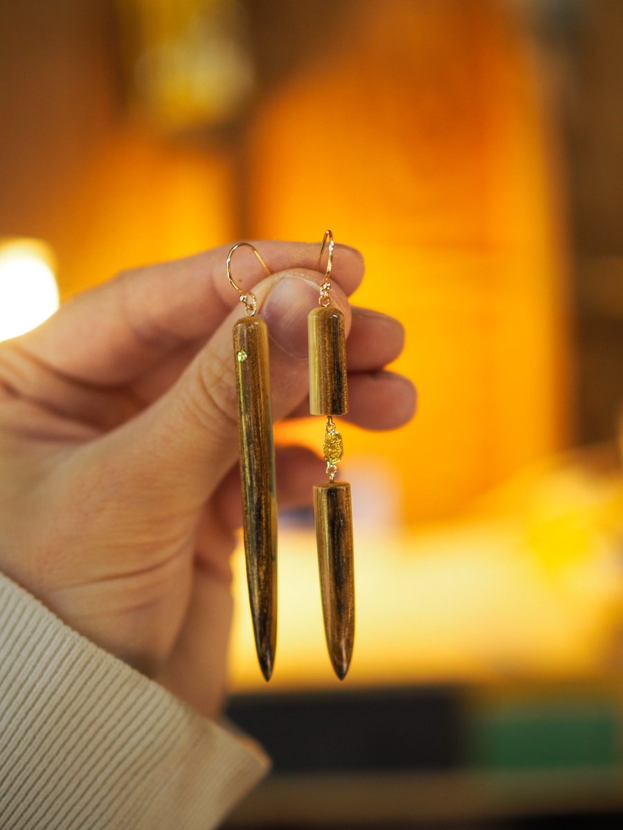 IlauraLongley's tweet photo. Let’s talk fossil color tones.
Mammoth tusk can shift colors based on the earth it rested in for thousands of years.
Cream, tan, caramel, chocolate, even blue.
Nature is the greatest artist.
#fossils #fyp #jewelry #nature https://t.co/fAPwSrXygo