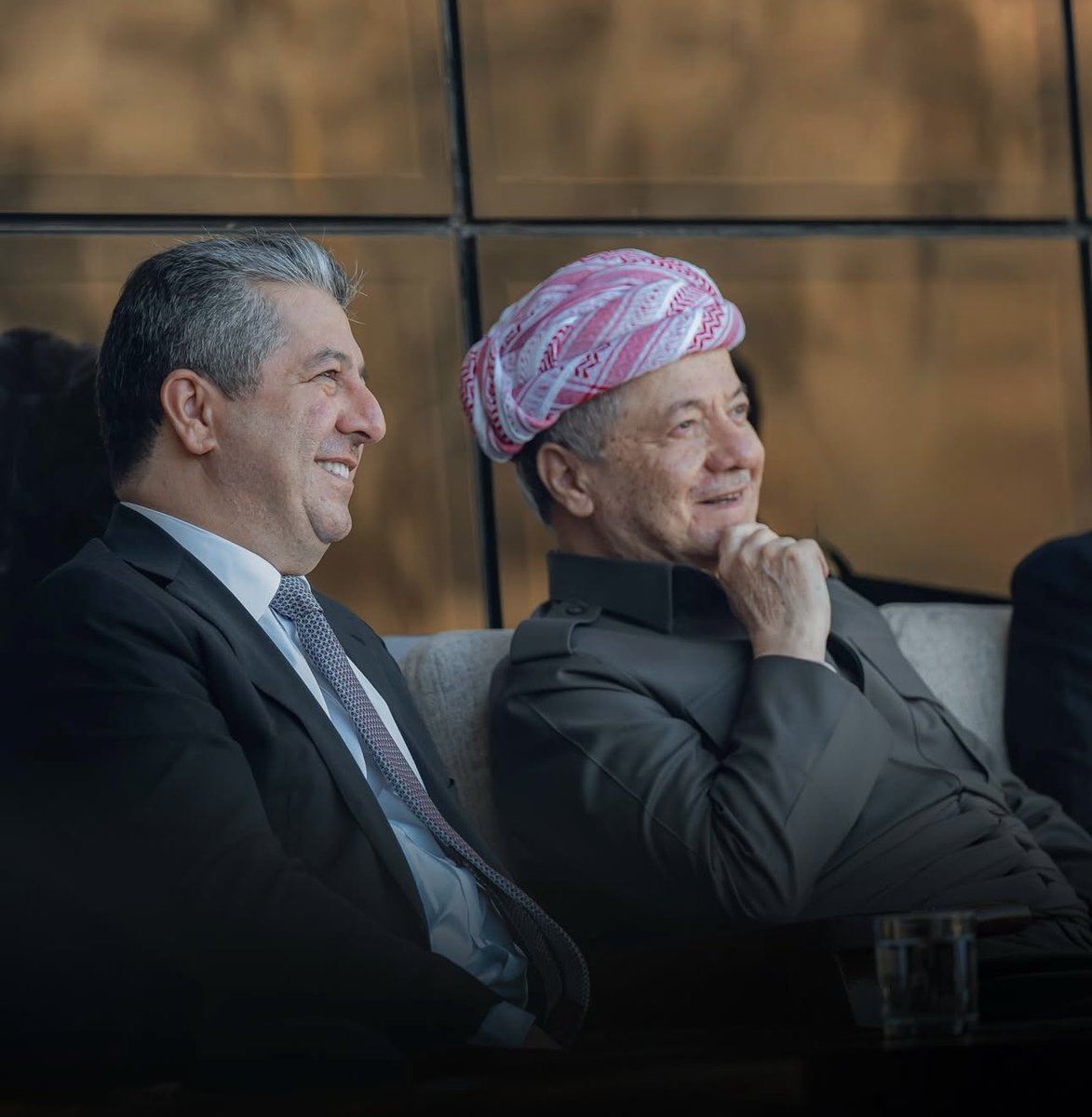 Rahemnadr's tweet photo. بارزانی سەرکەوت جیهان تێگەیشت لە گشت لاوە 
پیاوی بەهێز گوێ ناگرن بە هات و هاوار و ژاوە ژاوە 

#onemillionvotes ✌🏻💛 https://t.co/mipmqrBCG3