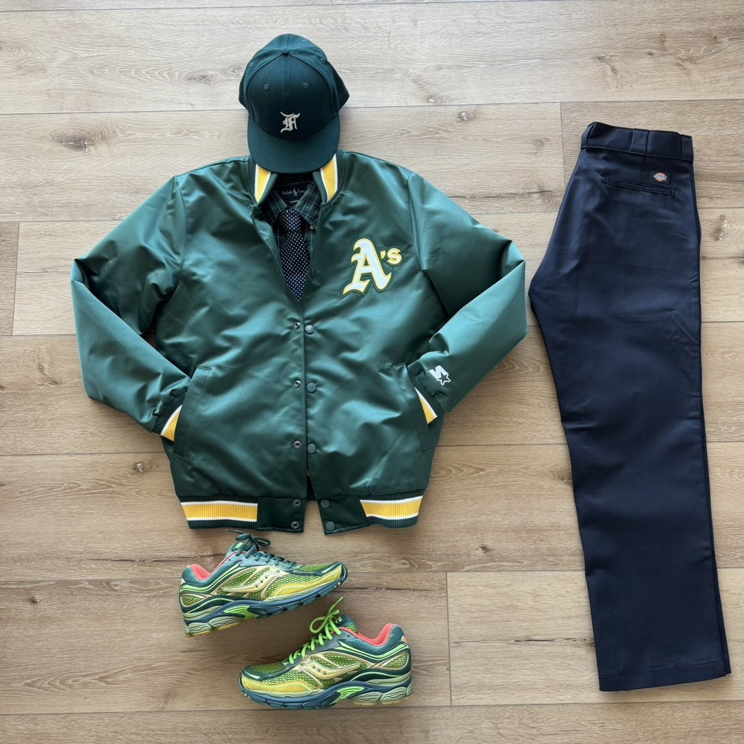 iAmTMCII's tweet image. What y’all rock today 
@outfitgrid #outfitgrid
🧢#NewEraFOGhat
🧥#VintageStarterJacket
👔#RLPoloShirt #RLPoloTie
👖#Dickies874
👟#SauconyStarcow