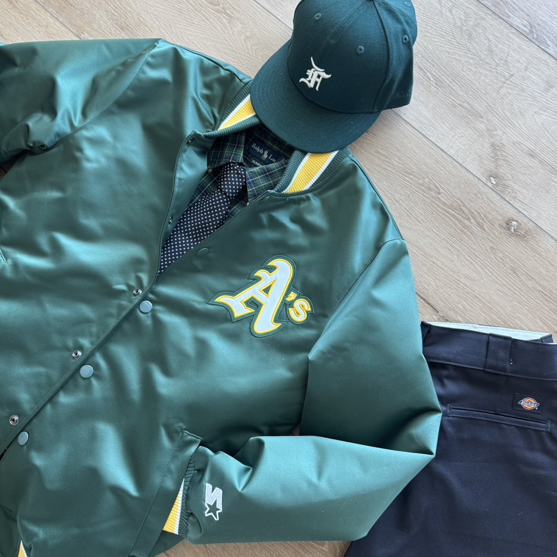 iAmTMCII's tweet image. What y’all rock today 
@outfitgrid #outfitgrid
🧢#NewEraFOGhat
🧥#VintageStarterJacket
👔#RLPoloShirt #RLPoloTie
👖#Dickies874
👟#SauconyStarcow