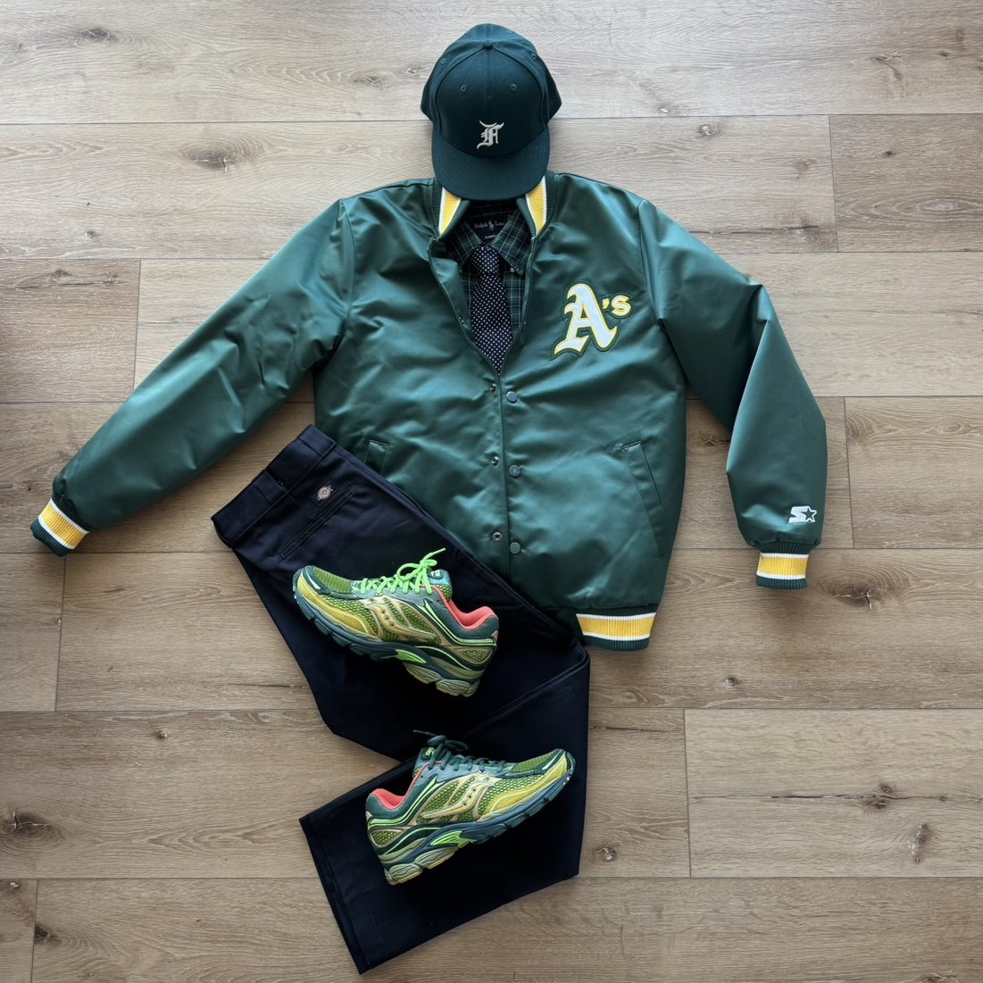 iAmTMCII's tweet image. What y’all rock today 
@outfitgrid #outfitgrid
🧢#NewEraFOGhat
🧥#VintageStarterJacket
👔#RLPoloShirt #RLPoloTie
👖#Dickies874
👟#SauconyStarcow