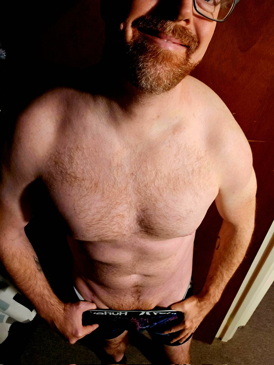 m1st3rburns's tweet photo. Look how happy I look to get out of my work clothes 😅😅

#TakeItOffTuesday 
Inspo: @MarriedwMisChf https://t.co/e7VpMx1dFh