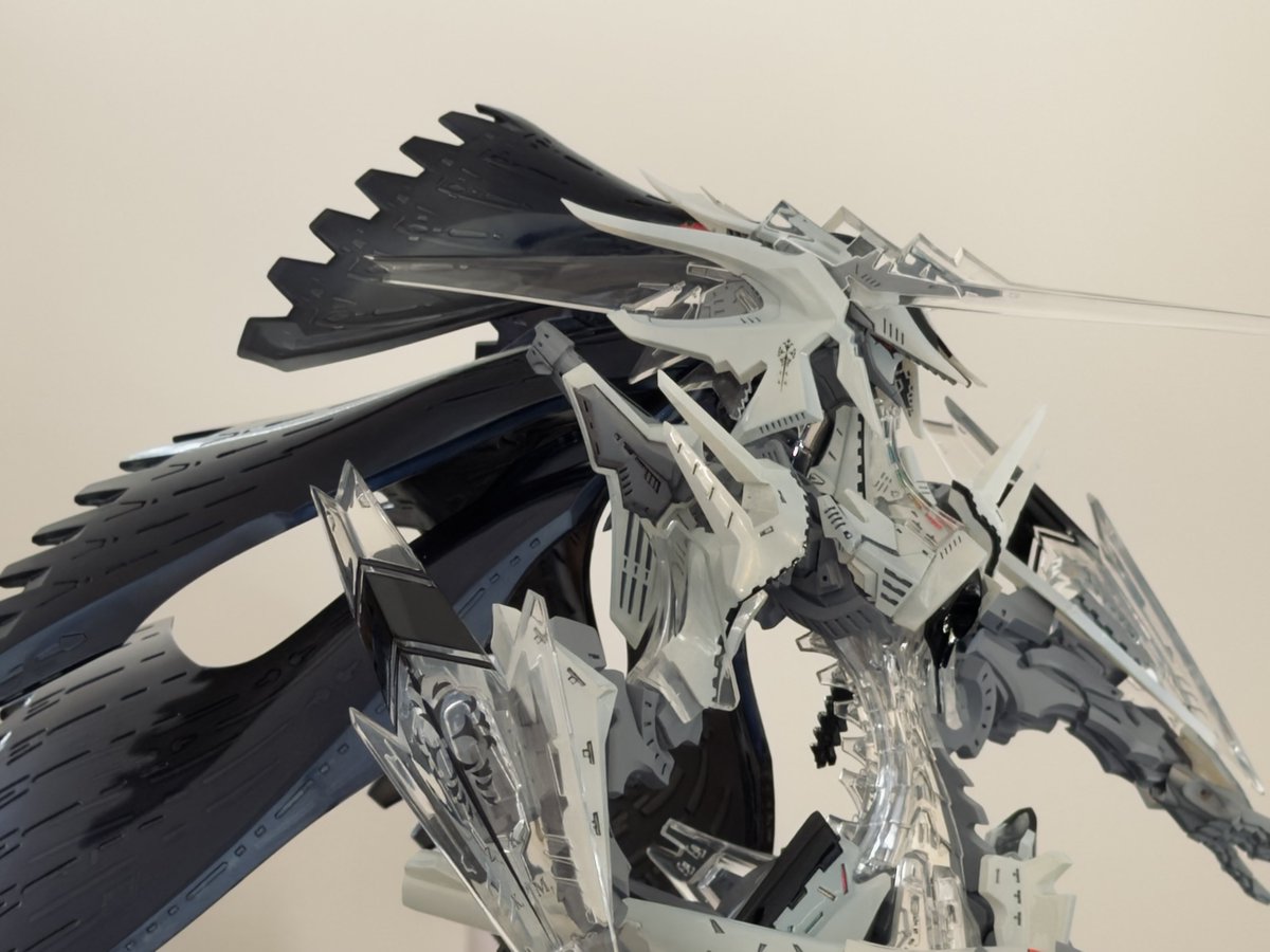 作り始めた時が嘘みたいに寒いです…

Z.A.P 推定進捗は80%！
残っていること
・外装の研ぎ
・ウィグにクリア/研ぎ
・ランチャーの色味直し、クリア/研ぎ
・細々としたパーツの塗り
・チューブの塗り分け/つや消し

ここまでかかるとは思いもよらなんだ🫨
年内完成目指して頑張ります

#HSGKツァラ