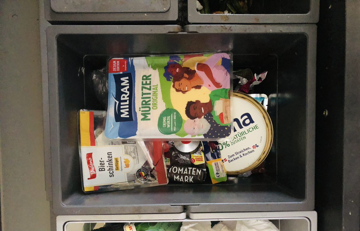 Mein Mann war einkaufen 🙄 und ab damit in den Müll ! 
Ich bin auf dem Land aufgewachsen. Lebensmittel zu verschwenden ist für mich eine Todsünde. 
Aber diesen Propagandamüll werde ich nicht unterstützen! 😡