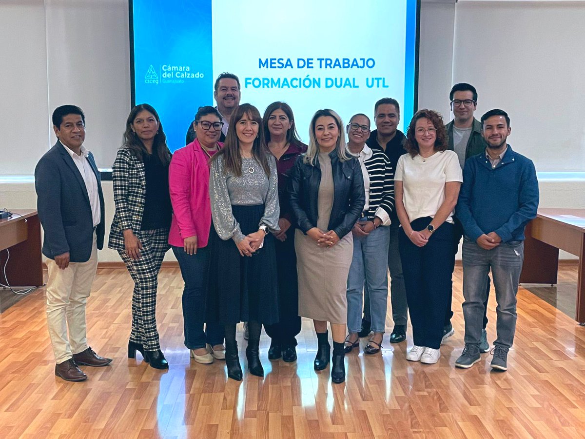 cicegGTO's tweet image. 📘 En CICEG impulsamos la vinculación entre academia e industria 👞🤝.
Sesión de Formación Dual con @UTLmex para fortalecer el programa y compartir mejores prácticas.

Participaron @flexi @CalzadoTerapie y @ScandaloCedis 💼🎓
#CICEG #FormaciónDual #TalentoCalzado