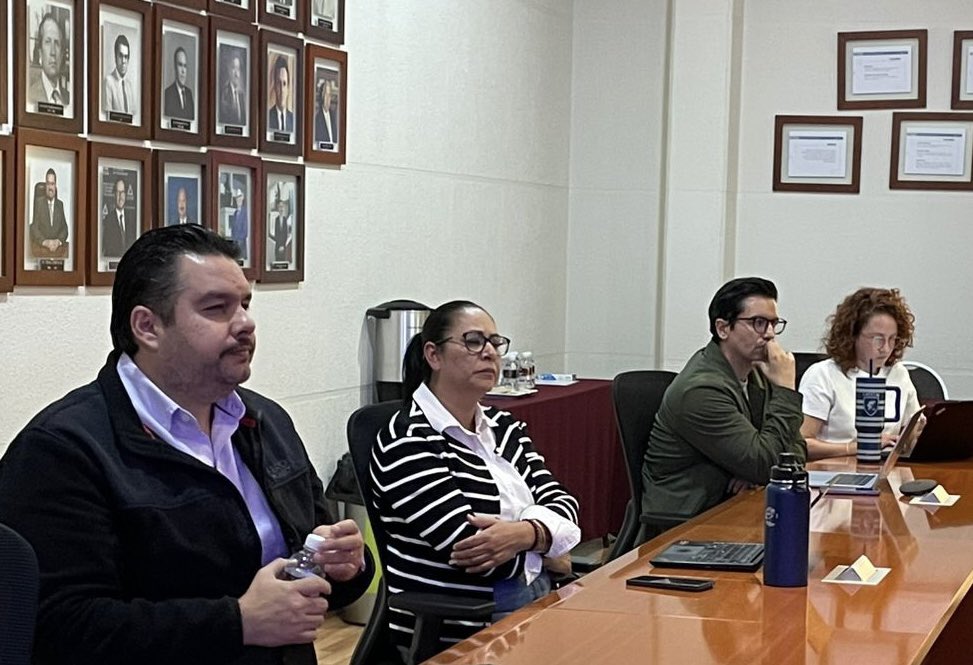 cicegGTO's tweet image. 📘 En CICEG impulsamos la vinculación entre academia e industria 👞🤝.
Sesión de Formación Dual con @UTLmex para fortalecer el programa y compartir mejores prácticas.

Participaron @flexi @CalzadoTerapie y @ScandaloCedis 💼🎓
#CICEG #FormaciónDual #TalentoCalzado