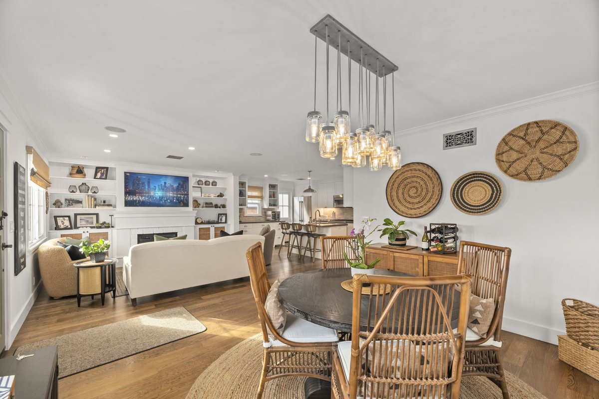 DunhamS's tweet image. SNEAK PEAK ! Hermosa Hills Beauty coming this week for $2.45M. Immaculately updated with open living space, newly landscaped front yard with ocean views. Call 310-200-5283, or DM me. More media coming soon. #vistasir #sothebysinternationalrealty #hermosabeach #oceanviews