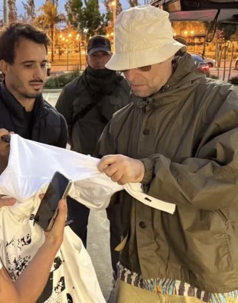 andy saw oasis tweet media