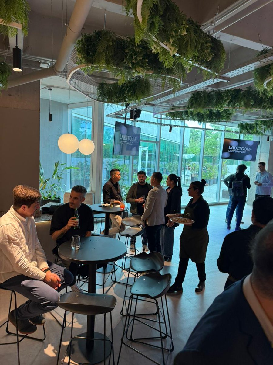 fboiero's tweet image. Buenos Aires volvió a ser el epicentro de la innovación con el inicio de #TecWeek y #LaBitConf 2025.

#LeadersConnect abrió la agenda reuniendo a líderes del ecosistema para impulsar un futuro más abierto y descentralizado.

Con @Xcapit, siendo parte de esas conversaciones que…