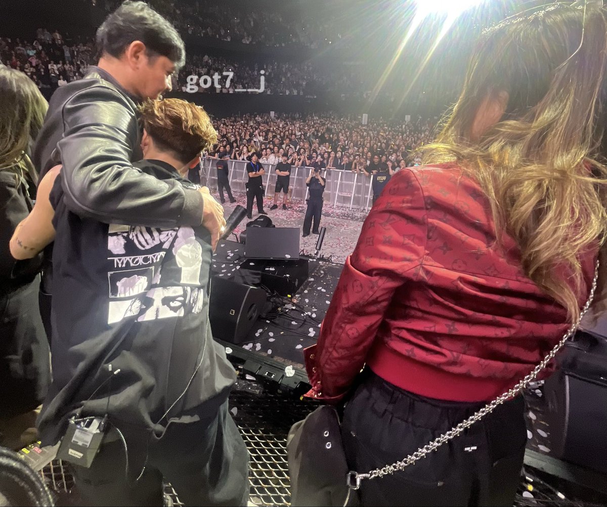 got7__j's tweet photo. @JacksonWang852 스니야~~~도쿄 와줘서 고마워❤️‍🔥
덕분에 좋은 추억이 됬어~~!!
설마 내가 무대에 올라갈수있는줄 몰랐네
스니도 아프지말고 언제나 건강하고 행복하게 살자
또 만나자~~!!だいすき😘 https://t.co/fIL2fhamru