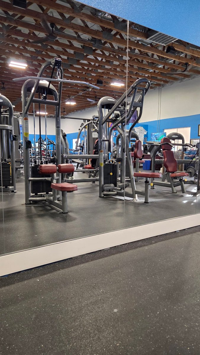 Relaxing in Pahrump enjoying some beautiful weather after a busy Sema week😊