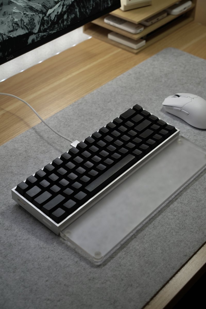 AnomaloG's tweet image. ブラックとシルバーの組み合わせ、良い。
#lelelab #keycaps