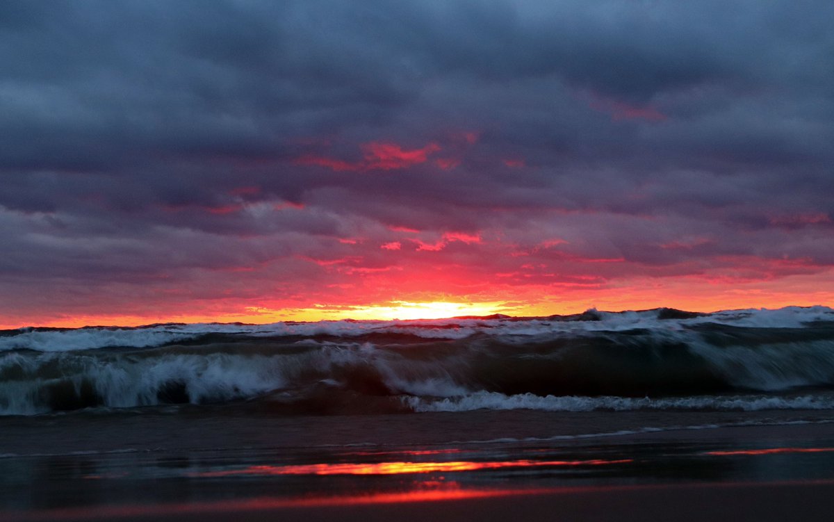 The Witch of November. When the gales of November come slashing. (Has been roaring out here all afternoon) Photo November 11, 2025 Muskegon’s Pere Marquette beach on Lake Michigan #LakeMichigan #greatlakes