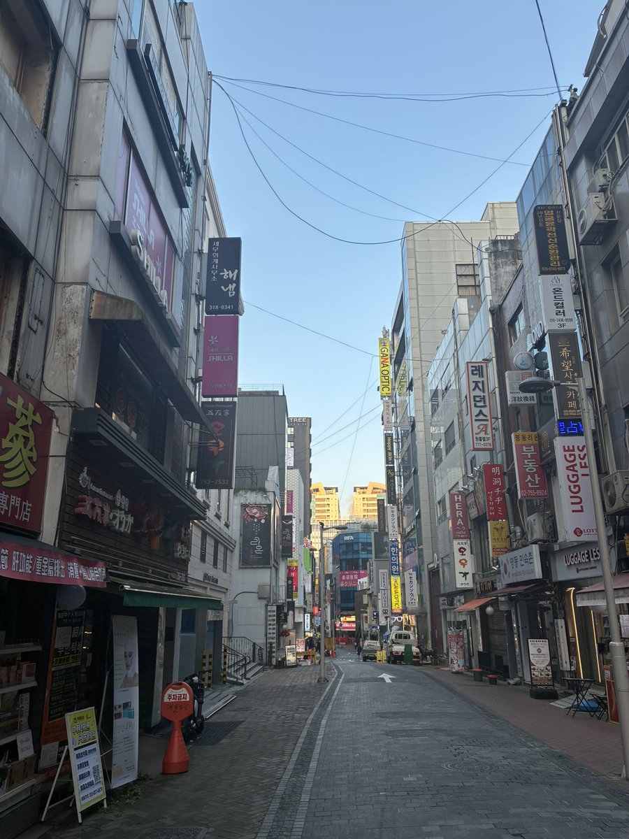 artjun1972's tweet photo. 静寂
#明洞 #myeongdong https://t.co/S3rIv9h04a