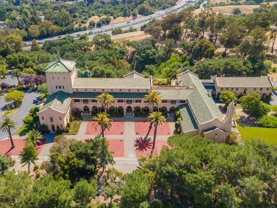 devonzuegel's tweet image. Who wants to go in on buying this 57-bedroom seminary in Cupertino? 

It&apos;s got amazing bones!