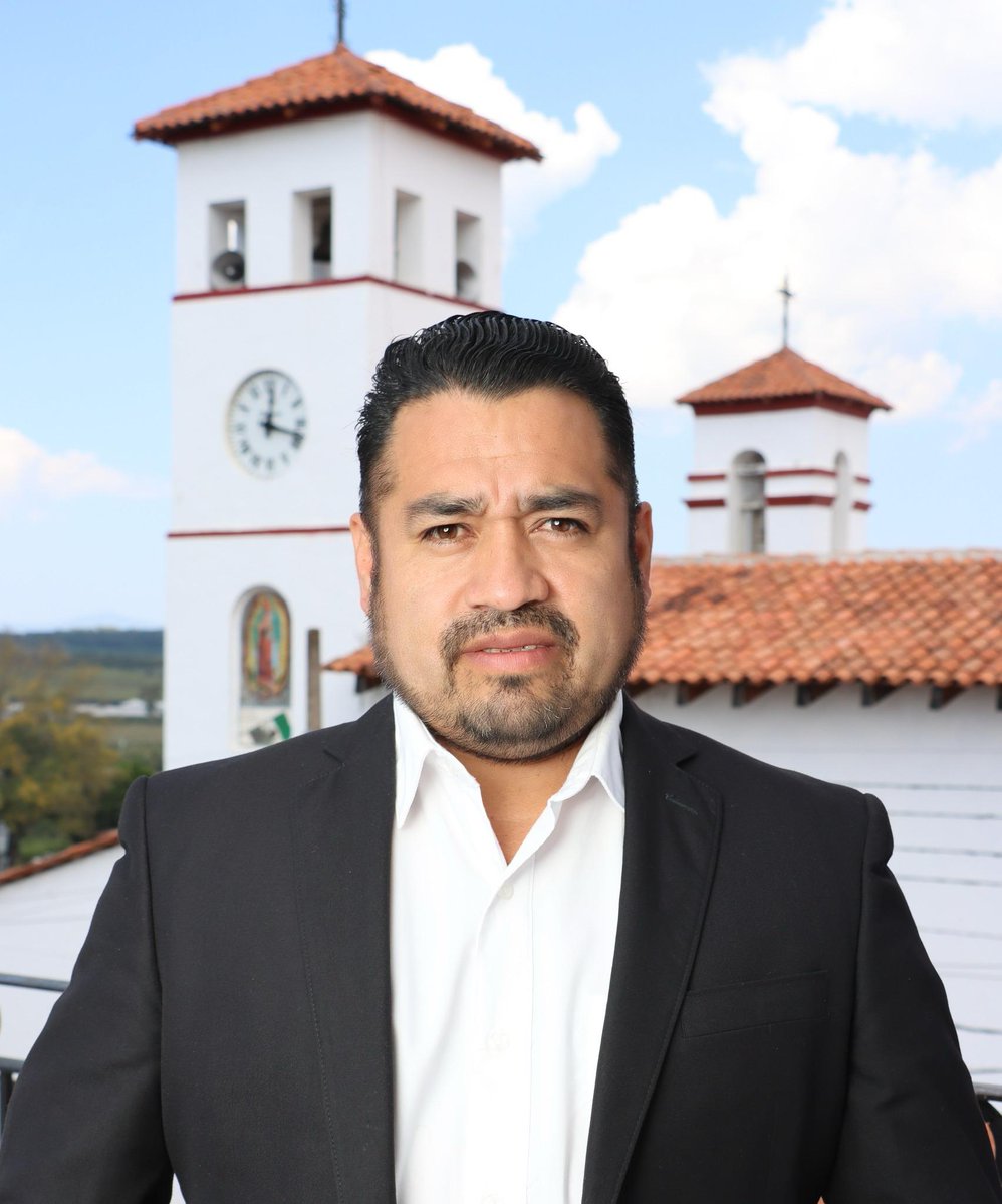 ¡Muchas felicidades, alcalde Álvaro González Alvarado!

Que pases un cumpleaños muy especial junto a tus seres queridos y que sigan los proyectos en beneficio de Chiquilistlán y sus habitantes contigo al frente del Gobierno municipal. Un abrazo.