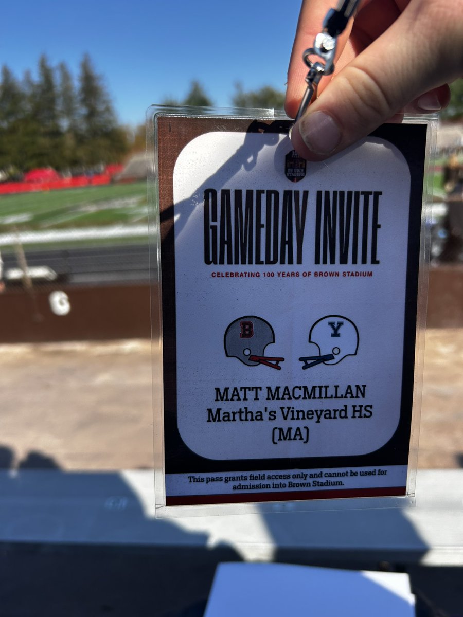 Matthewm1431's tweet photo. Went to watch Yale vs. Brown this weekend with the team. Awesome game to watch, had a great time. https://t.co/7UUDyQV3pE