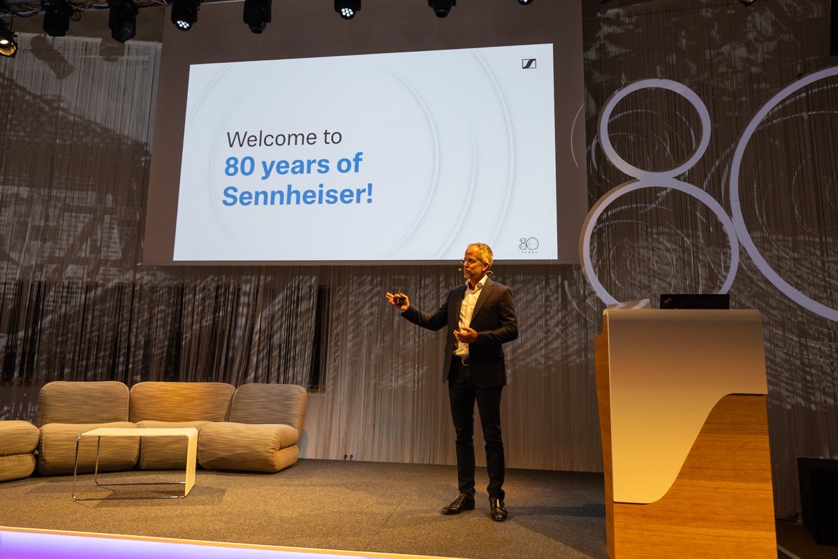 pw_audio's tweet image. 【ゼンハイザー・ファクトリーツアー】
創業の地・ドイツハノーファーを訪ねる

マイク・ヘッドホンなどプロオーディオ機器で世界的なシェアを持つゼンハイザー。創業80年を記念したカンファレンスが開催。共同CEOのアンドレアス博士が、「音への情熱」を語ります
phileweb.com/news/audio/202…
#SENNHEISER