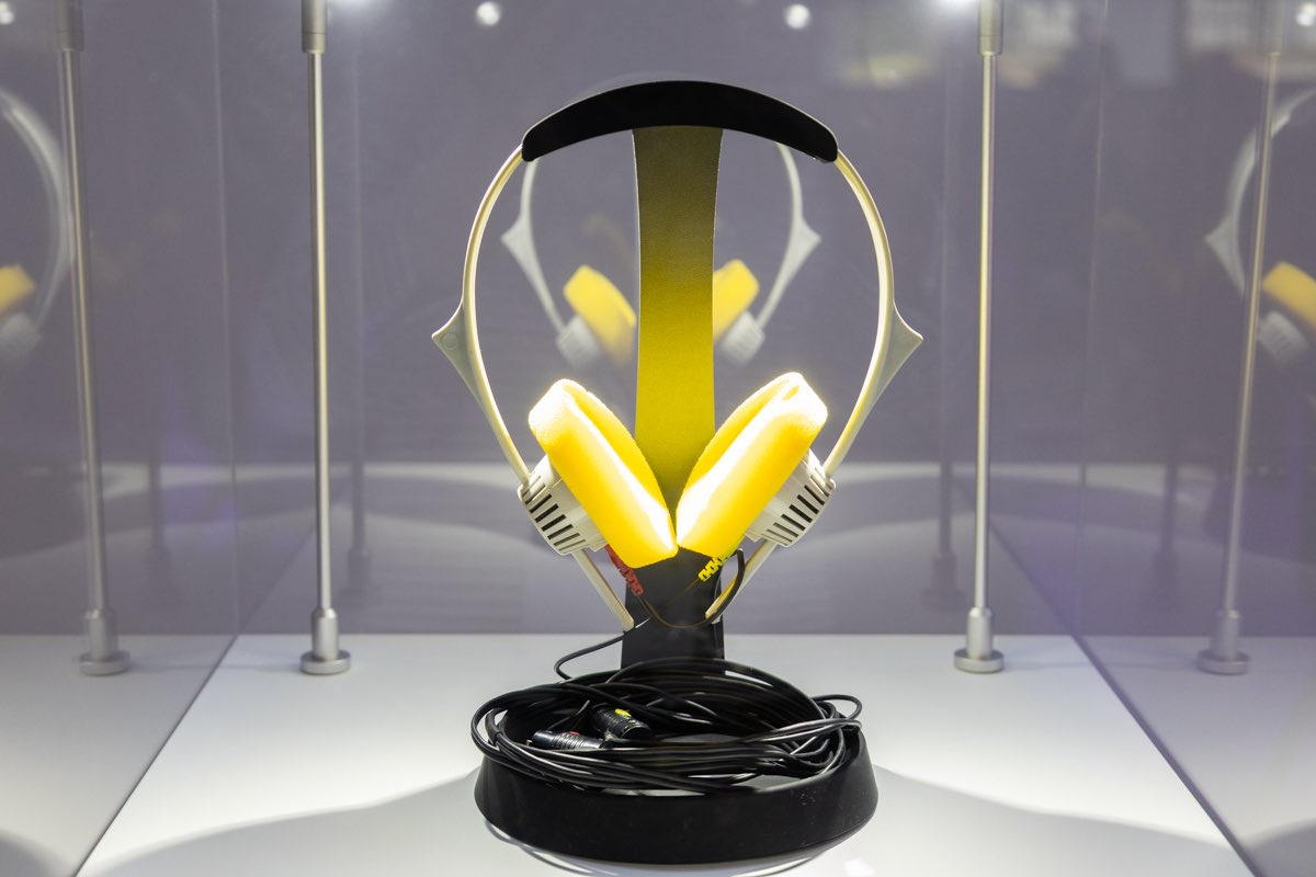 pw_audio's tweet image. 【ゼンハイザー・ファクトリーツアー】
創業の地・ドイツハノーファーを訪ねる

マイク・ヘッドホンなどプロオーディオ機器で世界的なシェアを持つゼンハイザー。創業80年を記念したカンファレンスが開催。共同CEOのアンドレアス博士が、「音への情熱」を語ります
phileweb.com/news/audio/202…
#SENNHEISER