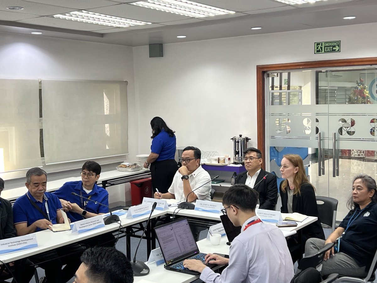 Teddy_Monroy's tweet photo. Science and technology drives innovation &amp; sustainable progress.  Grateful for the partnership between @DOSTphl &amp; @UNIDO in advancing technology adoption in the 🇵🇭 in the areas of plastics circularity, green H2, biopesticides &amp; green cement, textile and pharmaceutical industries. https://t.co/DiH39wu22V