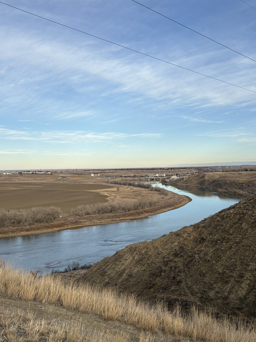 Tuesday afternoon to Echodale. #sharethetrailmh #autumninalberta #southsaskatchewanriver #MedHat