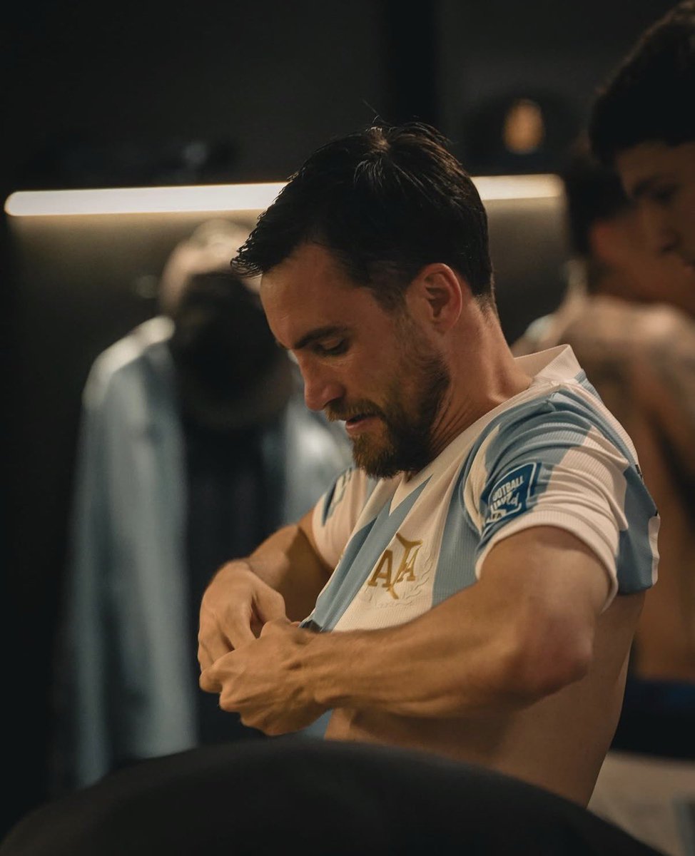 ⚠️🧠 Nico Tagliafico y su análisis sobre el momento de la Selección Argentina:

“Del 1 al 10, creo que estamos en un 5. Ni poco, ni mucho.

Hoy nos tienen un poco más de BRONCA, también nos la buscamos por nuestra arrogancia. Al ser campeones del mundo hay que demostrarlo, está