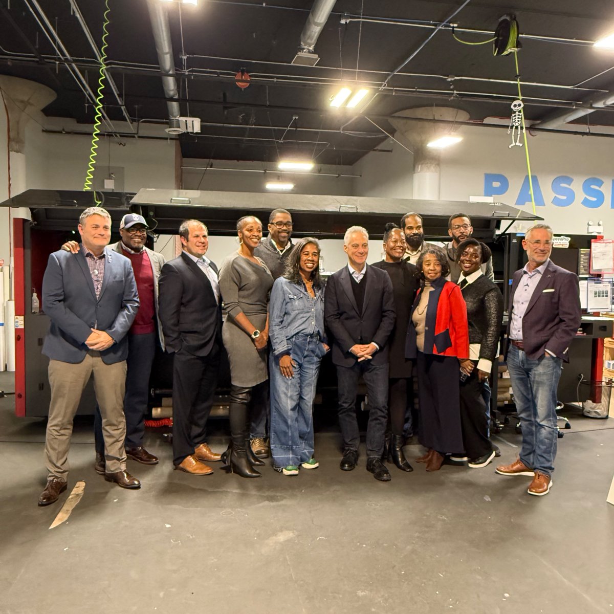 SpeedProChiLoop's tweet image. Privileged to host Ambassador Rahm Emanuel at SpeedPro Chicago Loop for a powerful veterans&apos; roundtable—grateful for the inspiring conversations and leadership on such a significant day. 🪖 🎖️ 🫡 #USMC #MARINECORPS #Veteran #Leadership #Rahm #SpeedProChicagoLoop #RahmEmanuel