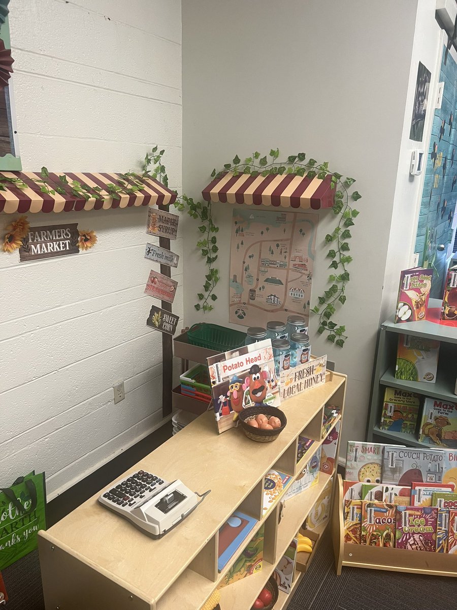 🐮🥕 Houston Early Childhood School has their very own Farmer’s Market thanks to librarian, Marian Evans! 🥦📚

Their little learners will have the best time at the Play Farmers Market in the library—where imagination meets education!