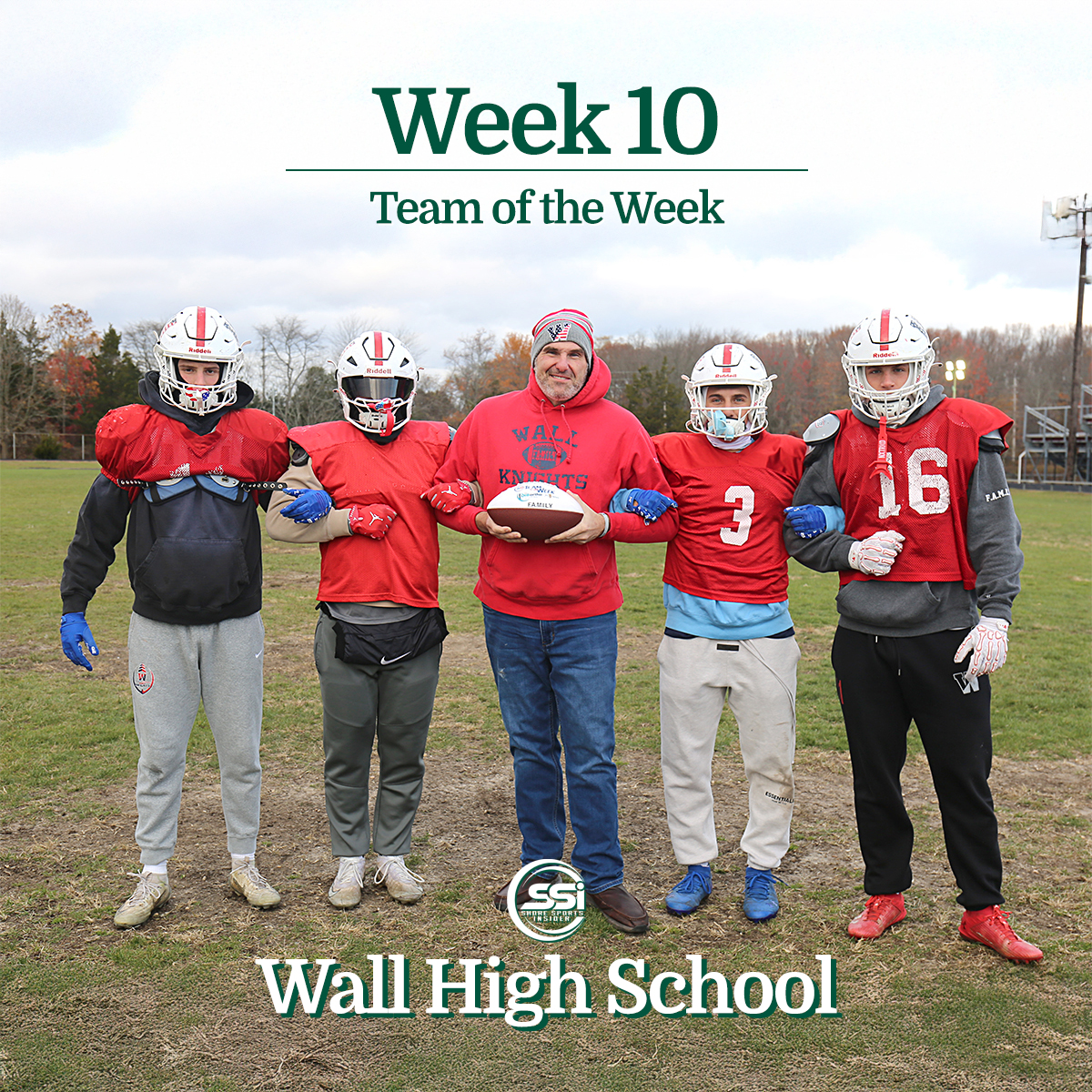 🏈 Joe Leone’s is a proud co-sponsor of the Shore Sports Insider Shore Conference Team of the Week! Joe had the honor of presenting Wall High School with a gift certificate for their next pasta party. 🍝 The Joe Leone’s F.A.M.I.L.Y. wishes them a successful season!