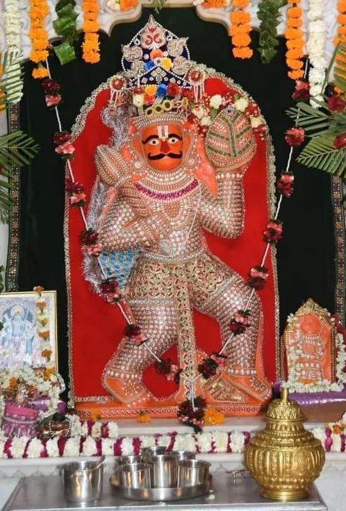 🙏 जय श्री राम 🙏
🌹दिन की शुरुआत प्रभु दर्शन से🌹
श्री शीतल कुंड बालाजी हनुमान मंदिर , आदर्श नगर, डीडवाना, राज. में विराजमान श्री हनुमान जी महाराज के दिव्य दर्शन। प्रभु की कृपा से आज का दिन शुभ एवं मंगल मय हो। श्री सीतारामजी महाराज सबका कल्याण करे।
🙏सुप्रभात🙏