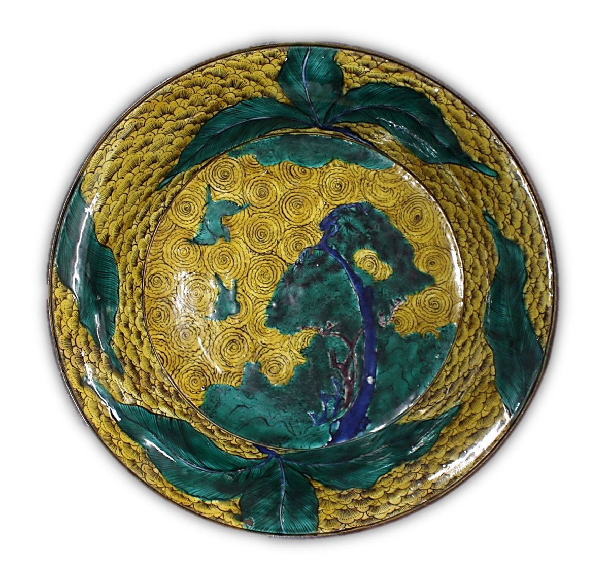 国内最大級の大きさを誇る「古九谷大皿」を本館無料スペースで展示中