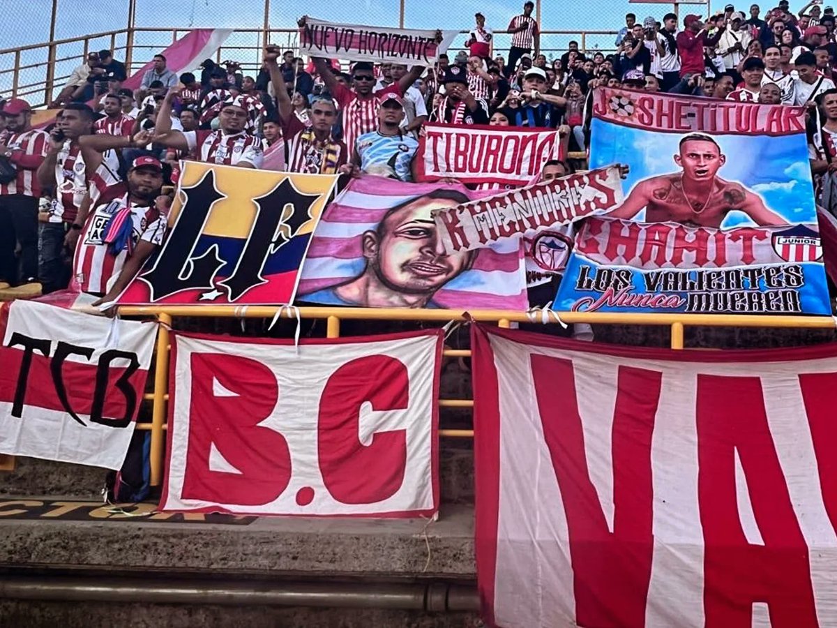 Bcentral2008org's tweet image. UNA VEZ MAS, LA BANDA DE JOSHE Y WAWI PTE. BLOKE CENTRAL 100% CORAZON. #Fecha19 JUNIOR 1-1 fortaleza.