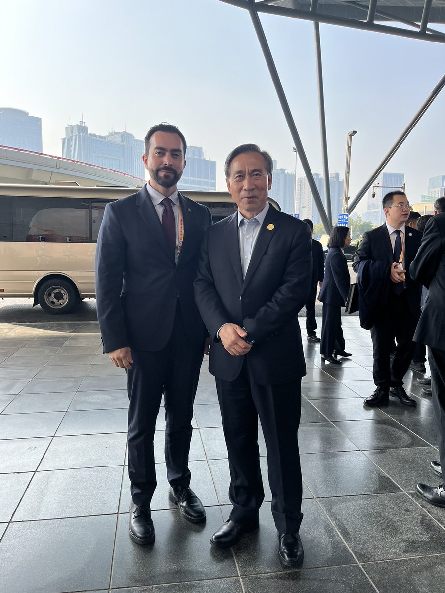 Un gusto saludar al Sr. Ren Hongbin Presidente del  Consejo Chino para la Promoción del Comercio Internacional CCPIT en la 18 Cumbre China–ALC en Zhengzhou 🇨🇳
Fortaleciendo lazos China–LATAM.
Desde Wotian Business Group seguimos creando más oportunidades
 #Wotian <a href="/CamaradelAsia/">Cámara del Asia</a>