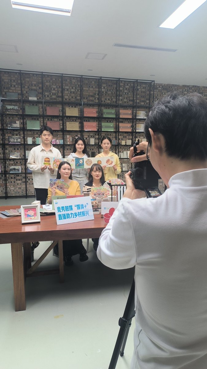 ibaoding_jx's tweet photo. 画画小白被华融水彩纸种草了。以后再画不好可不能怪纸不好了。#水彩画#互关互赞 https://t.co/GEPUZPLdIs