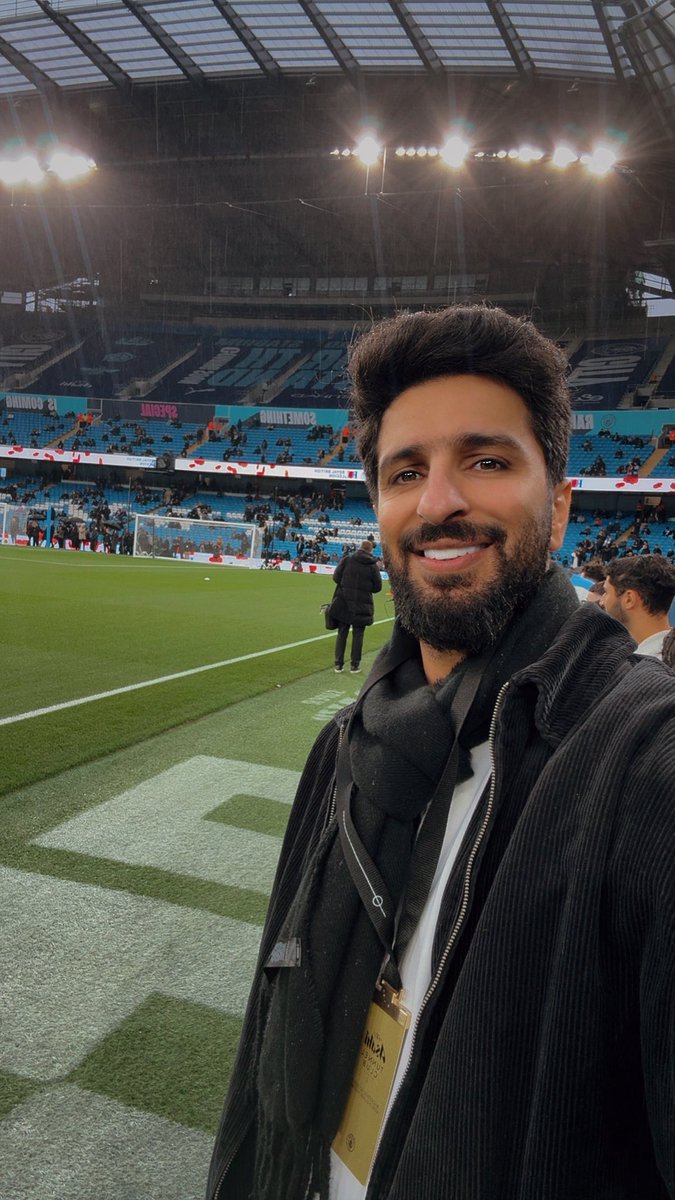 شكرا للدكتور عبدالله بن صالح النعيم على الدعوه الكريمة

 وحسن الإستقبال وكرم الضيافة وكثر الله خيرك والله يغنيك

 من فضله وواسع كرمه  🩵 

تجربة ممتعة وأجواء مميزة في ملعب  الإتحاد         
                                  ⚪️🩵⚪️

في مباراة GUARDIOLA رقم 1000 كمدرب وانتهت بفوز