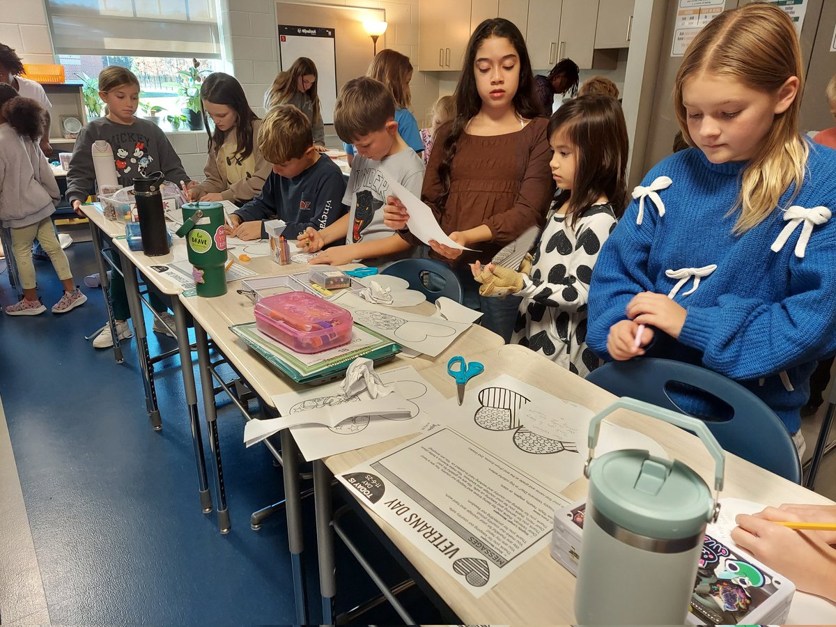 jsaunders2nd's tweet image. Last week, we met with our buddy class to make Veterans Day Cards for our family members who have served in the military. Happy Veterans Day, we honor you and thank you for your service.  #MrsSaundersScholars #hawksSOARtogether #oneccps @OldHundredES