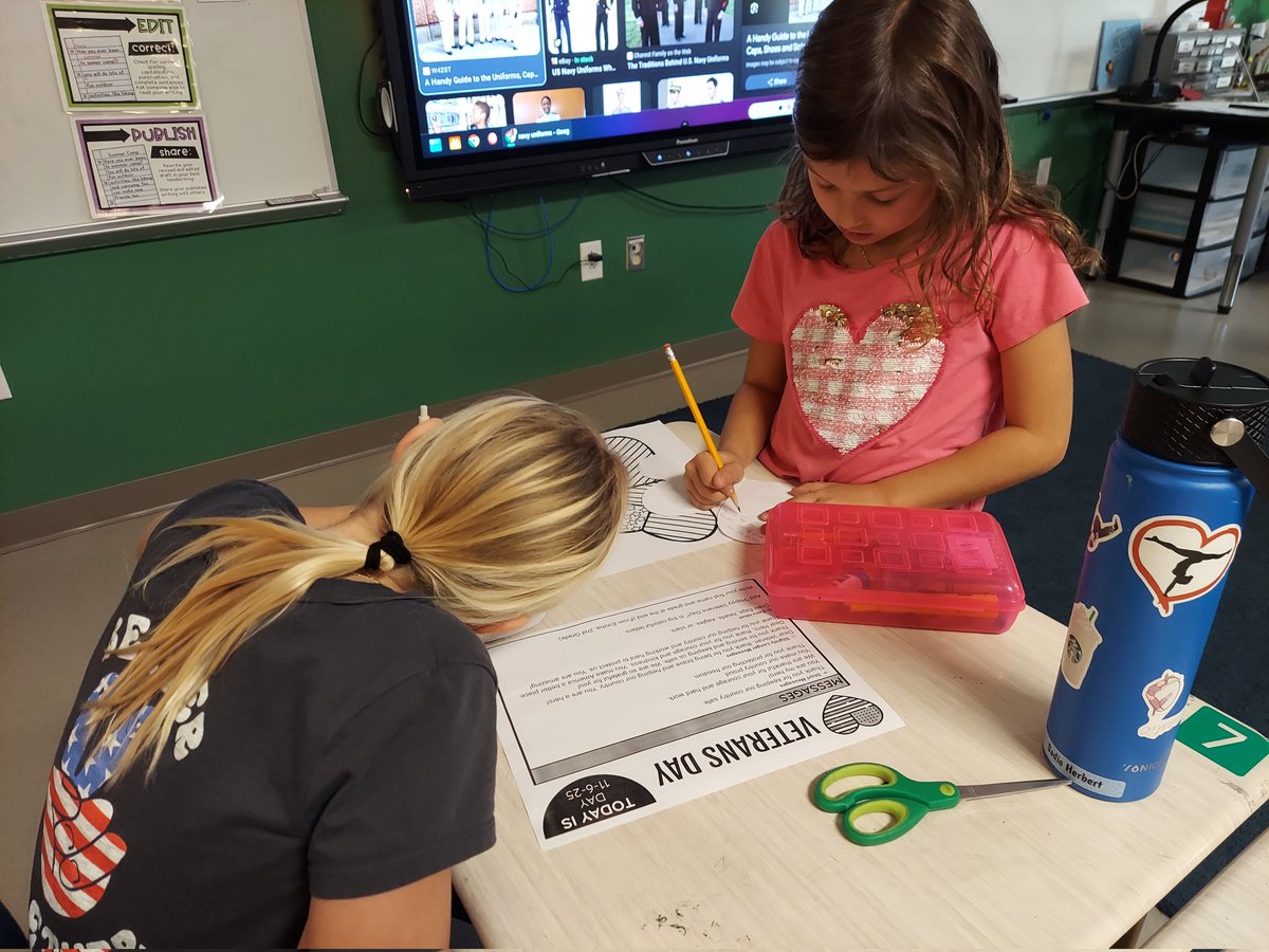 jsaunders2nd's tweet image. Last week, we met with our buddy class to make Veterans Day Cards for our family members who have served in the military. Happy Veterans Day, we honor you and thank you for your service.  #MrsSaundersScholars #hawksSOARtogether #oneccps @OldHundredES