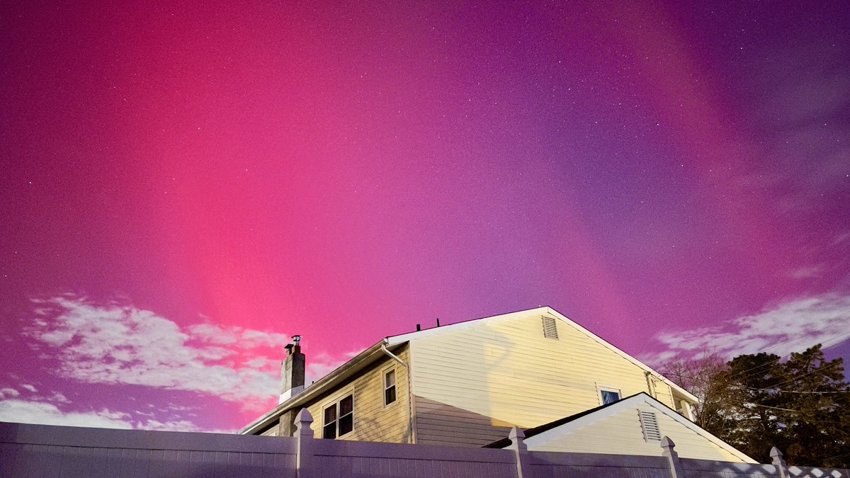 NJWeatherGuys's tweet photo. Northern Lights resulting from the G4 Geomagnetic Storm that is ongoing.  Taken in Ocean County, NJ through cloud layers that are pushing through.  

Time: 11:50PM 11/11/25

Att: @NWS_MountHolly https://t.co/JIQGaypKsP